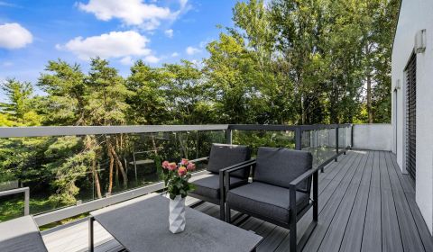 Na predaj nádherný 4 izbový luxusný byt,176 m2 + terasy 55 m2,2 garáž.