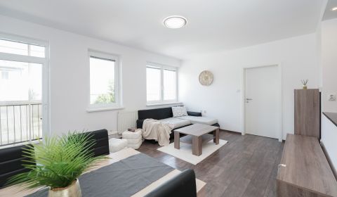 Útulný 3-izbový byt s balkónom – Most pri Bratislave