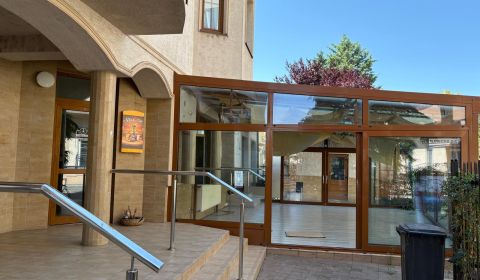 Prenájom obchodného priestoru s presklenou zimnou terasou Senec 