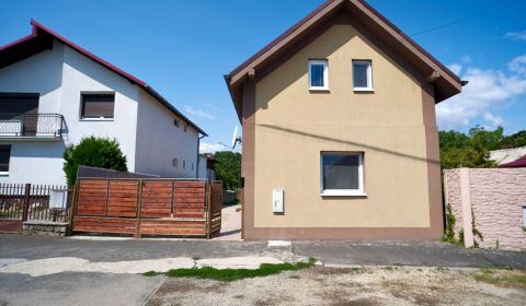 Na predaj 5i rodinný dom s veľkým pozemkom v tichej lokalite Trebišov