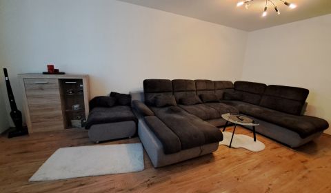 Predáme 3-izbový byt, 89 m2, Sídl. Lúky, Vráble, okr. Nitra