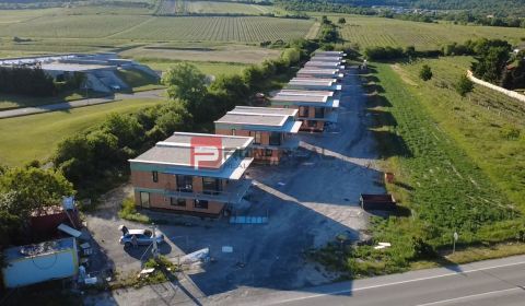 4-izbový mezonet so záhradou v projekte PRI KAPLNKE – Dubová, Malé Kar