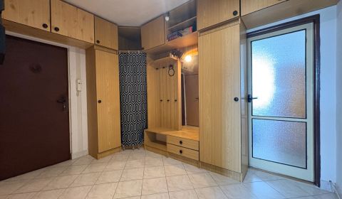 Na predaj: 2 izb.byt + KLÍMA + ŠPAJZA