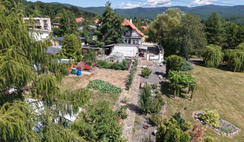 Rodinný dom po rekonštrukcii s upravenou záhradou 1512m2 
