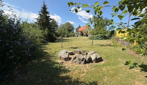 REZERVOVANÉ - Stavebný pozemok Čaradice 951m2