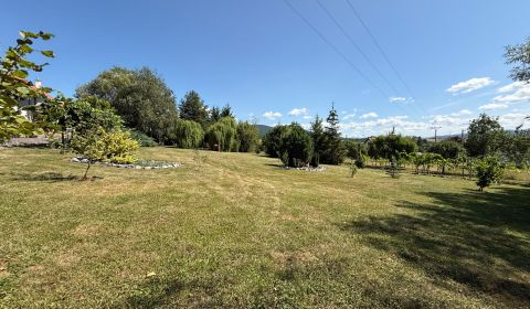 REZERVOVANÉ - Stavebný pozemok 1046m2 + súkromná prístupová cesta