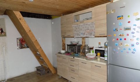 Na predaj murovaná chata na Tekvičnom poli v N. Zámkoch