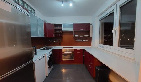 4-izb. byt na ul. Wolkrova, Petržalka, upravený na 2 bytové jednotky