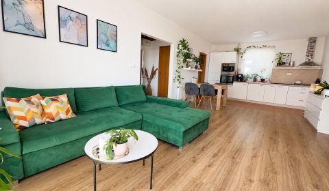 Moderný 3-izbový byt v tehlovej novostavbe s balkónom Veľký Lapáš.