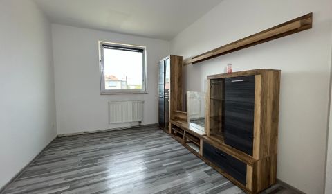 Na predaj 2 izbový byt 54 m2 po rekonštrukcii + záhrada, obec Telince
