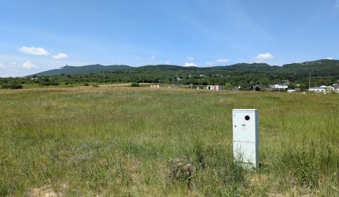 Stavebný pozemok 681 m2 v Štitároch 