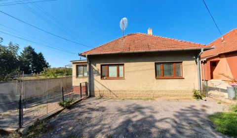 Na predaj dvojdom s pozemkom 954 m2 v Tesárských Mlyňanoch