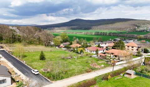 Nádherný pozemok pri lese - 687 m2 - Jelenec
