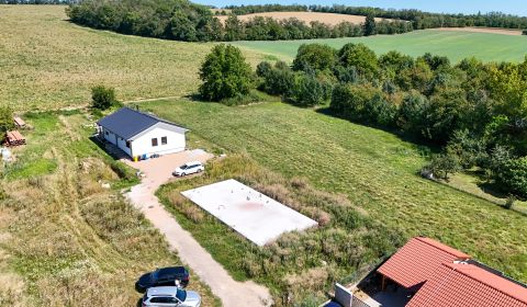 Základová doska na  575 m2 pozemku - Čeľadice 