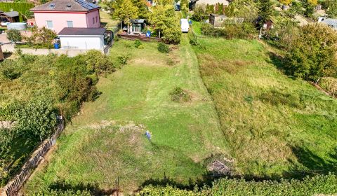 Stavebný pozemok so stavebným povolením - Janíkovce - 729 m2