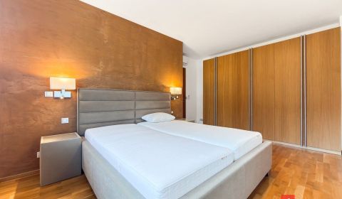 Luxusný 4i byt s terasou a garážou na Hradnom kopci