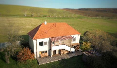 Exkluzívne RD na Dobrej Vode: pozemok 878 m², zateplenie, nová strecha