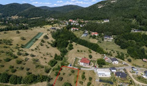 Stavebný pozemok 1 353 m² pri Tajchu s krásnymi výhľadmi