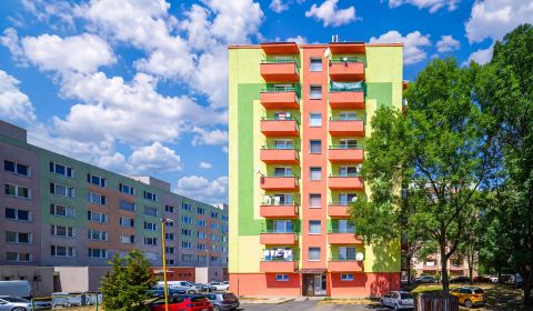 Priestranný 2-i byt s balkónom po kompletnej rekonštrukcii – Fiľakovo