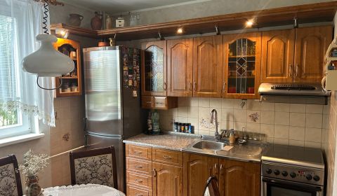 NA PREDAJ PRIESTRANNÝ 3-IZBOVÝ BYT | 67 m² | LODŽIA | 4. POSCHODIE