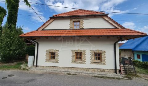 Dom s chalupárskou atmosférou s nadstavbou v peknom prostredí v obci Š