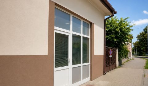 Obchodný priestor na prenájom priamo v centre Sládkovičova  