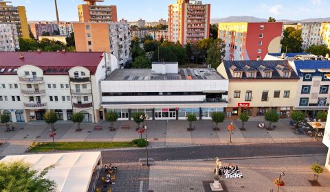 Obchodné priestory na námestí Topoľčany  PRENÁJOM