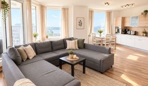 Na prenájom luxusný 3 izb. byt s garážou v Panorama City, Staré Mesto.