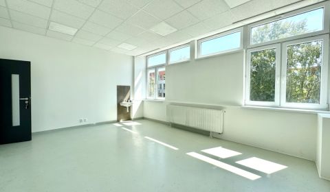 Obchodný / kancelársky priestor s výbornou dostupnosťou v centre mesta