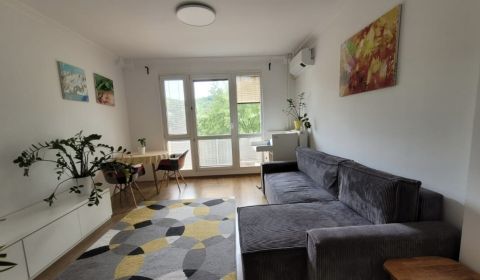 PRENÁJOM - 3-izbový svetlý byt - Teplická ulica, Bratislava