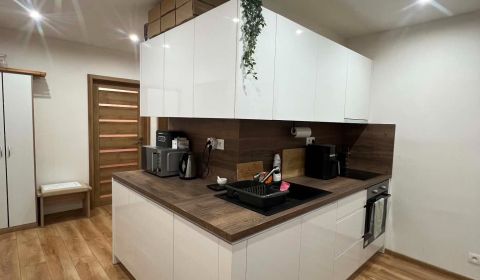 PREDAJ- 3-izbový kompletne zrekonštruovaný byt - Cyrilometodská ul.