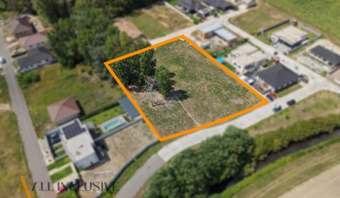 Na predaj staveb.pozemok (779,142 m²), Dunajský Klátov