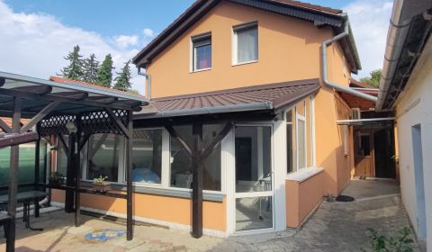 Rodinný dom so záhradou na predaj v Komárne