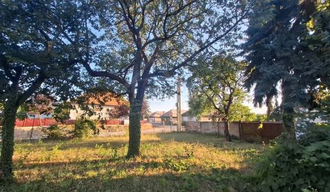 Rožný 500 m2 pozemok na výstavbu rodinného domu a komerčné účely v cen