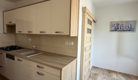 PREDAJ: rekonštruovaný 3 izb.byt s lodžiou na ul. Tulská - B. Bystrica