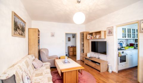 Priestranný 3-izbový byt s 11,4 m² loggiou – Lipského, Dúbravka