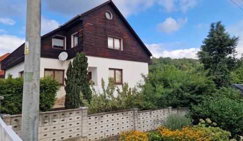 IBA U NÁS! RD s garážou a pozemkom 1221 m² | Kostolná-Záriečie