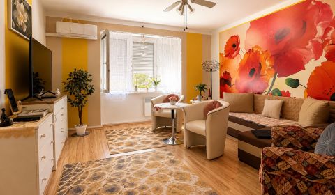 Predám 3-izbový tehlový byt s výmerou 58 m² na ulici E. B. Lukáča v KN