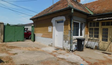  Na predaj 5-izbový rodinný dom s veľkým pozemkom – Dvory nad Žitavou