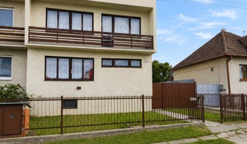 Priestranný 5izbový RD v Dolných Orešanoch 733m2