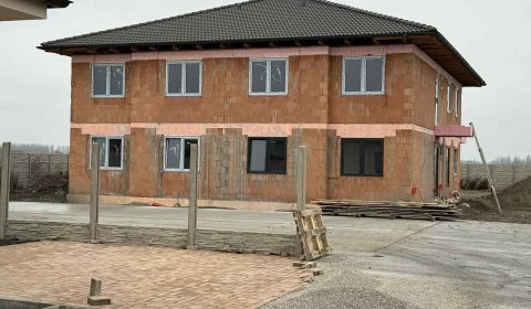Nová štvorbytovka v tichom prostredí iba 10km od Dunajskej Stredy v ob