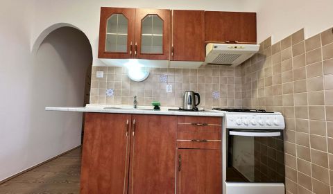 ☎️  0918/197 701  Na prenájom 1 izbový byt s balkónom a pivnicou v mes