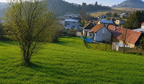 Stavebný pozemok 1403m2 - SKLABIŇA -7 km od mesta Martin 