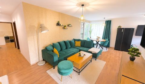 Zariadený 3 izbový byt, 2 park. miesta, 228 m2 záhrada