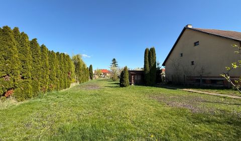 !! ZNÍŽENÁ CENA !! - NA PREDAJ - Pozemok 547 m2 - Dvorany nad Nitrou