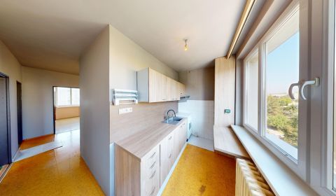 PREDANÉ !!! (68 m²) 3i BYT S POTENCIÁLOM NA MIERI