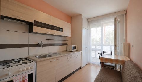 Pár metrov od CENTRA - 3i byt s balkónom - Lánska, Považská Bystrica