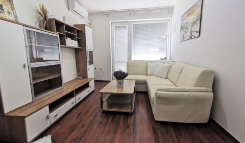 Na prenájom 2- izbový zrekonštruovaný byt, Komárno.- Prenajaté