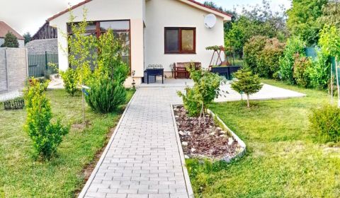 Na predaj: štýlový 3,5-izbový rodinný dom, 85 m², Jarok pri Nitre