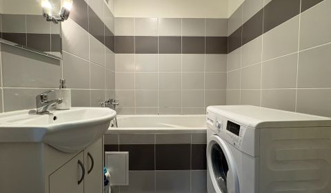 Na predaj: Veľký 2 izb.byt + LOGGIA + ŠPAJZA + PIVNICA